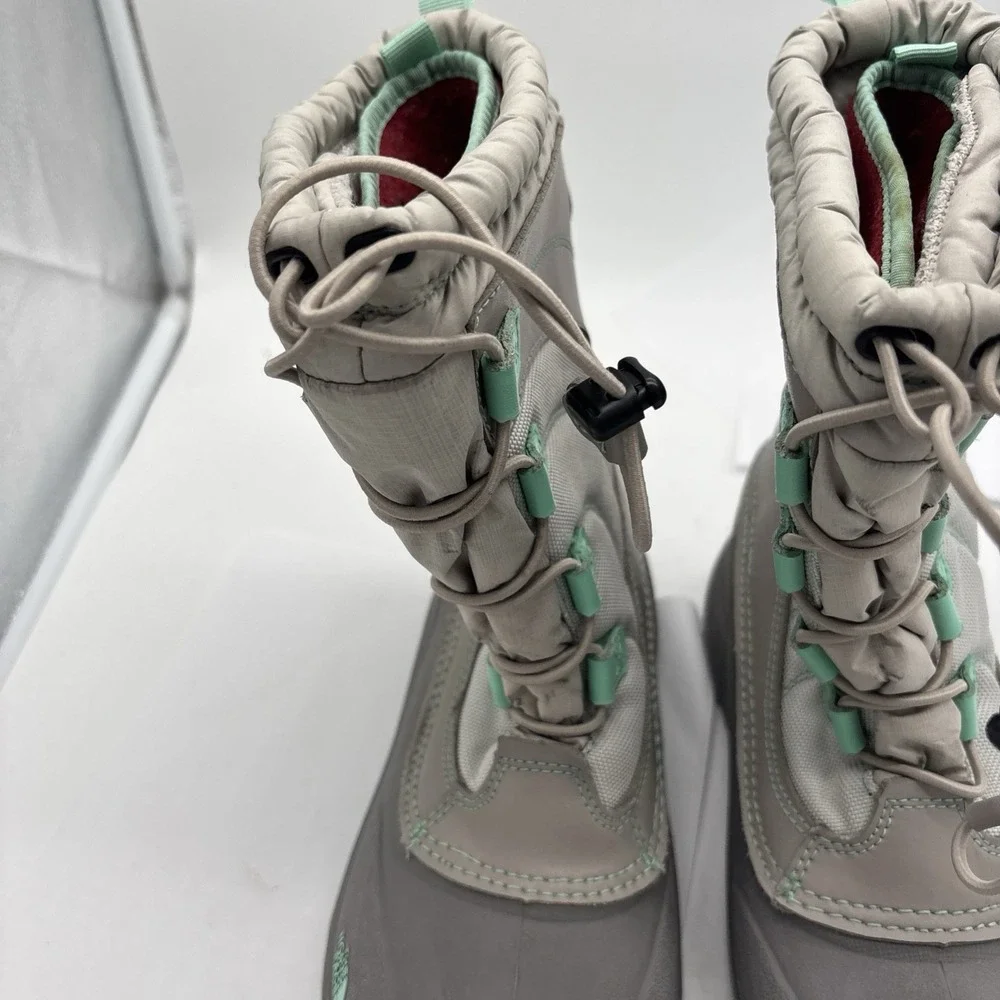 The North Face  Boys Winter Snow Boot Size 7 Gray/Green Waterproof Insulated